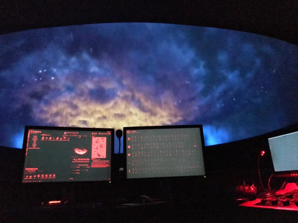 Planetario desde la consola de mandos