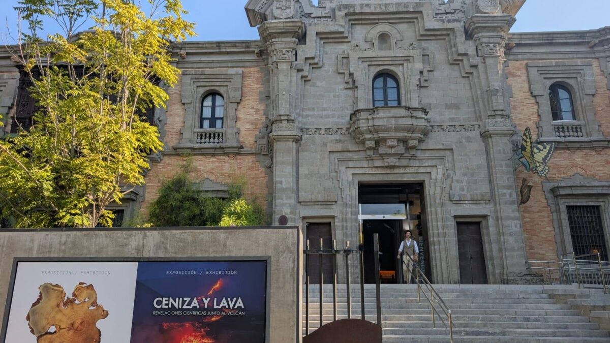 Exposicion-Ceniza-y-lava-en-Sevilla
