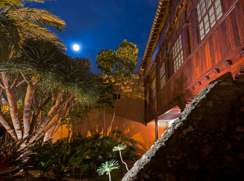 Casa lLercaro noche