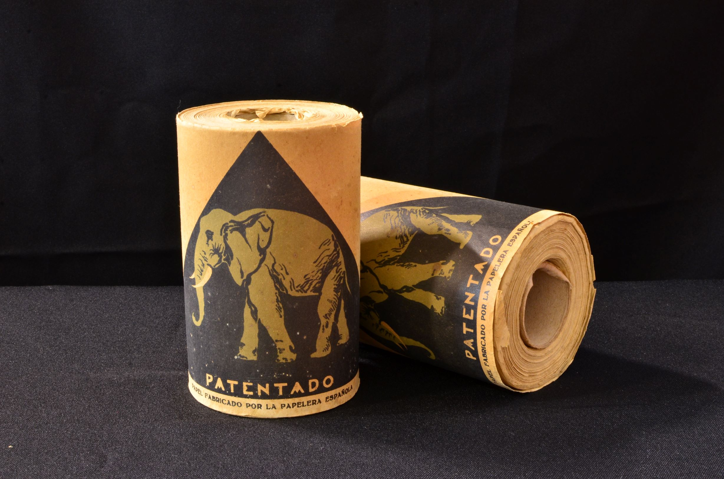 Registro salida: «Rollo de papel higiénico “elefante”, de Papelera Española» - Museos de - Museo de Historia y Antropología de Tenerife