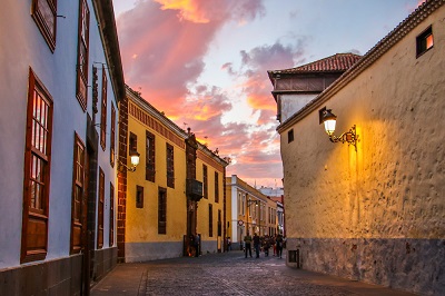 La Laguna de noche