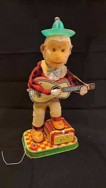 FOTO Juguete (mono que toca la guitarra)