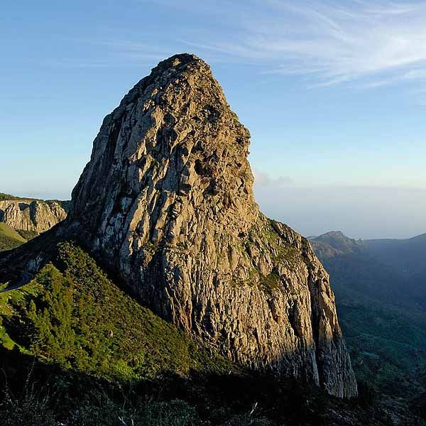 Chimenea volcánica. Roque Agando, La Gomera – Museos de Tenerife