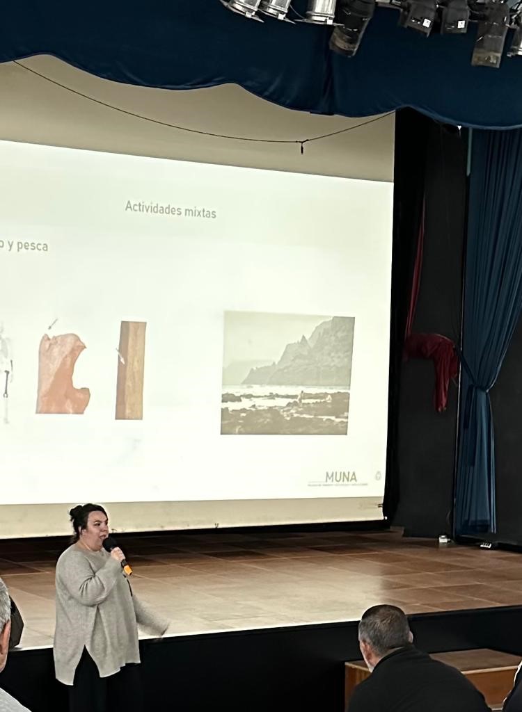 Imagen de la ponencia de una de las conservadoras del Museo Antropológico de Tenerife en el Centro Penitenciario de Tenerife