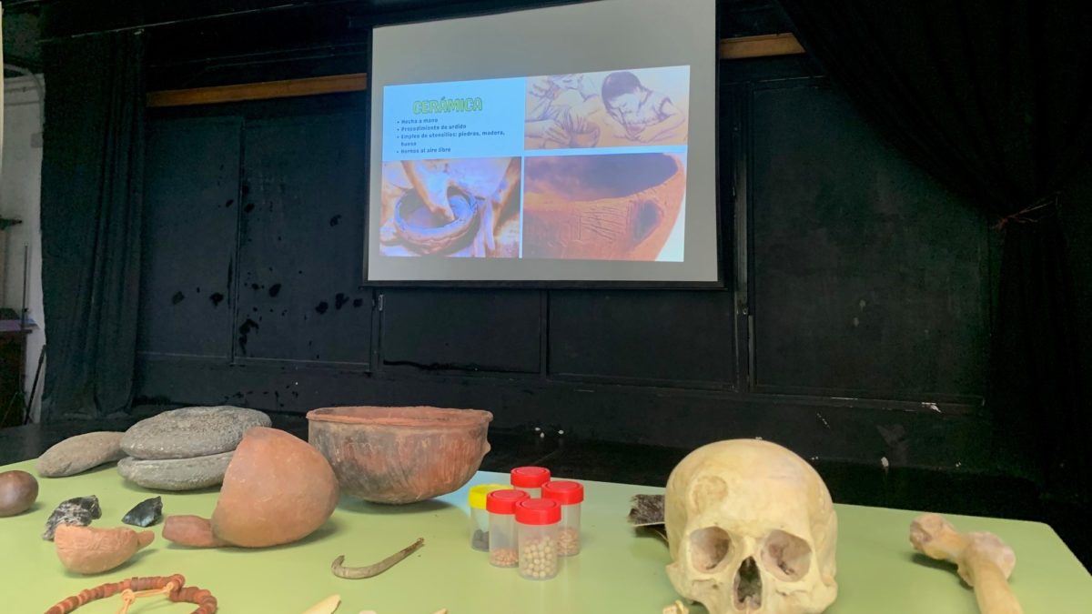 Charla sobre arqueología en el IES Granadilla