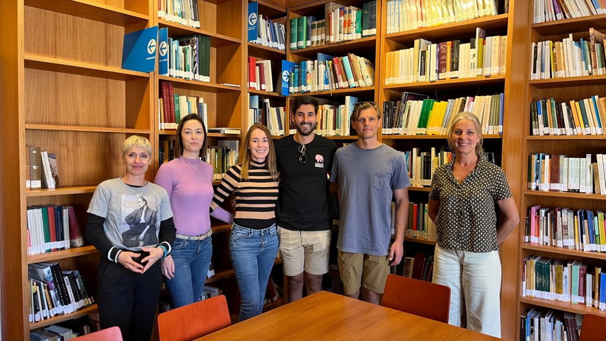 estudiantes del MIR con el personal del CEDOCAM